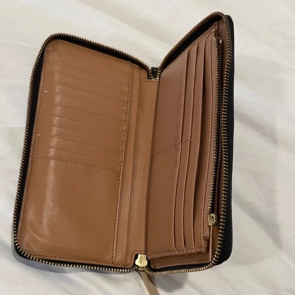 Tory Burch Classic Black Zip Wallet - Picture 2 of 2